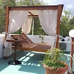 Mango Rooms